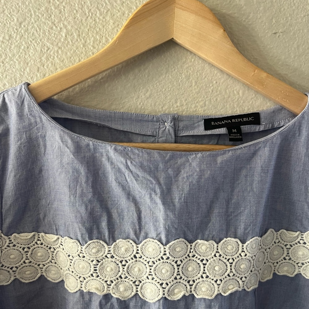 Banana Republic SZ Medium Lace Stripe Blouse Top Blue Chambray 3/4 Sleeve - Picture 3 of 16